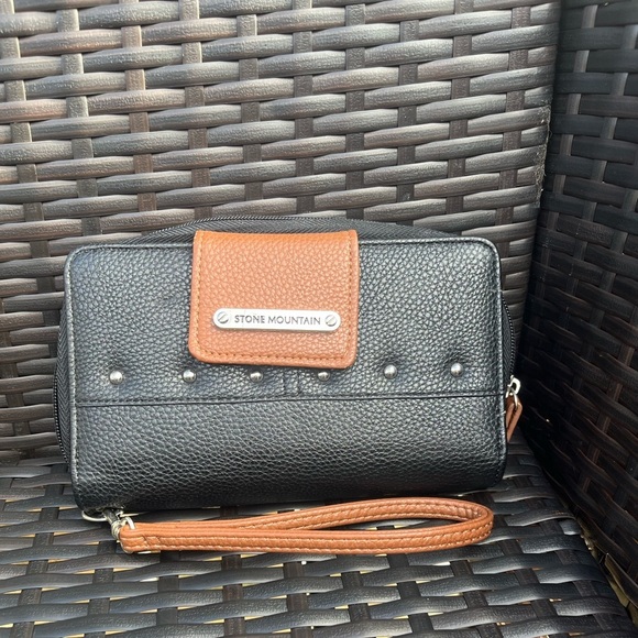Stone Mountain Cognac and black leather wristlet clutch new - Picture 3 of 6